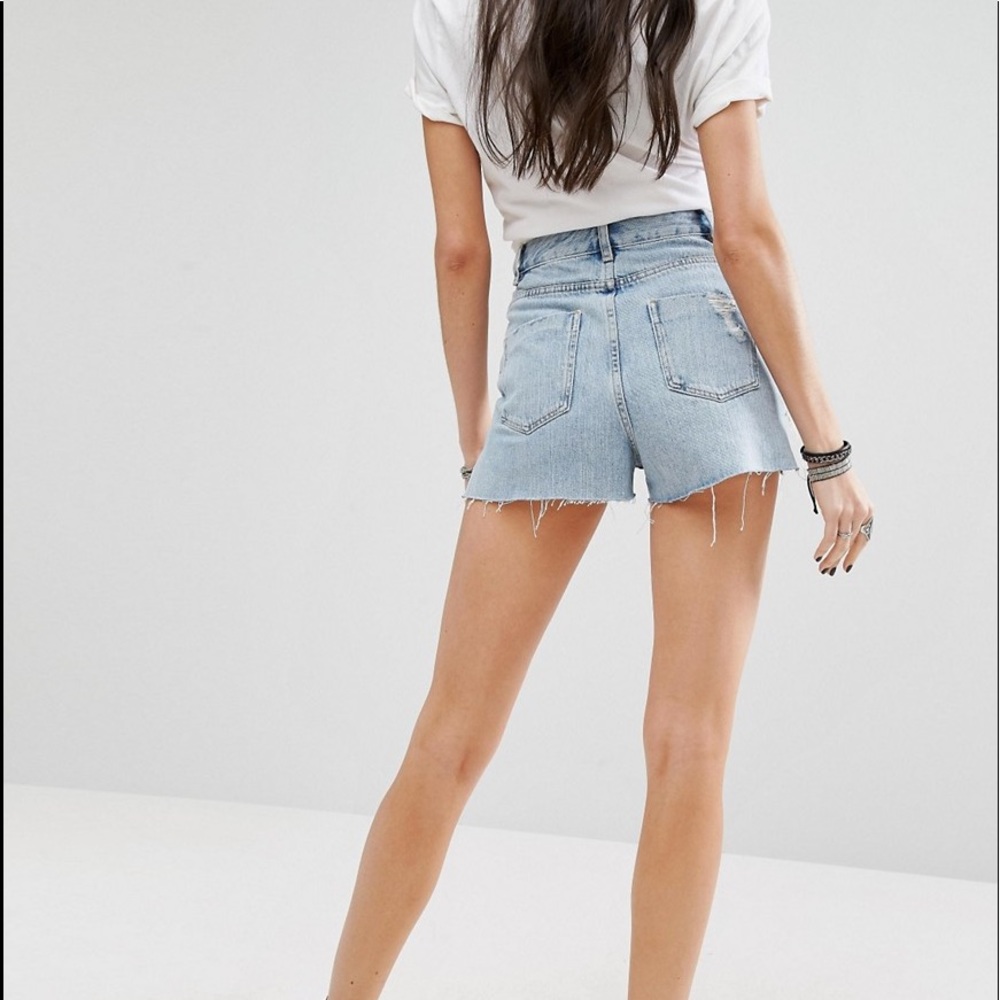ASOS \\ Denim Ripped Shorts - Picture 4 of 7